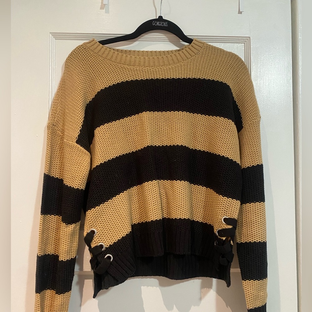 Black and brown cropped sweater